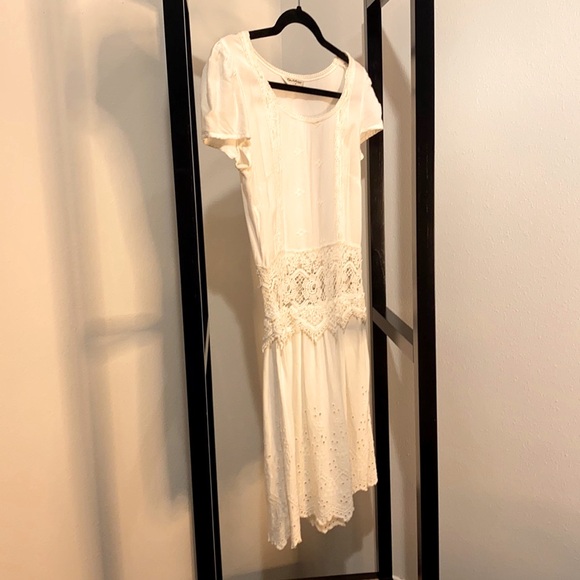 Light Beautiful White Mini with see through detail - Picture 2 of 2